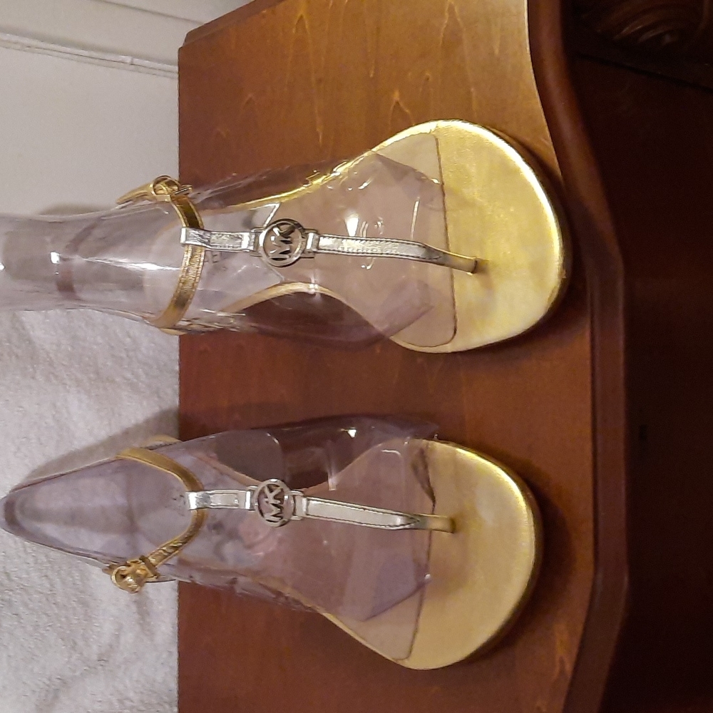 Ladies sandal